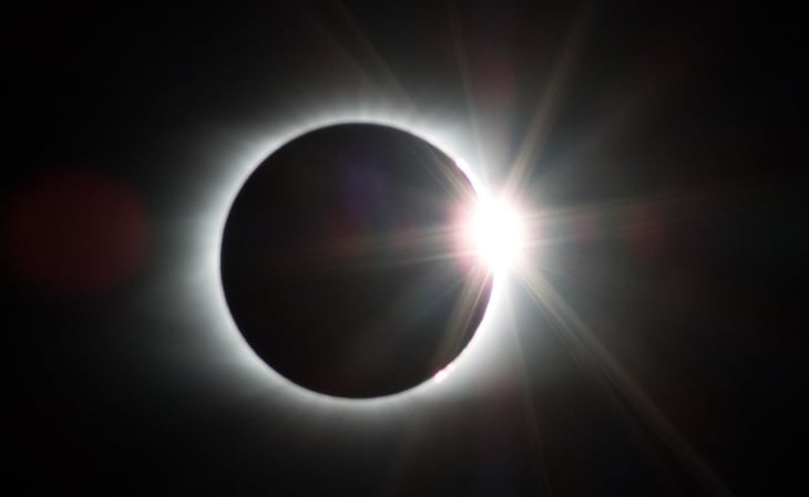 ¿Cómo se produce un eclipse solar como el que dejará en la obscuridad a México?