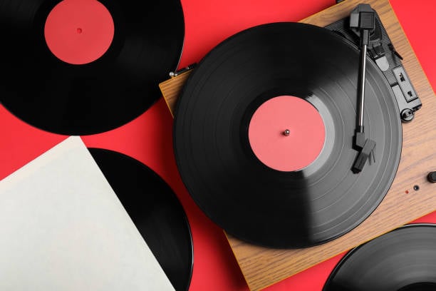 Los discos de vinilo superan en ventas a los CD por primera vez en casi 4 décadas