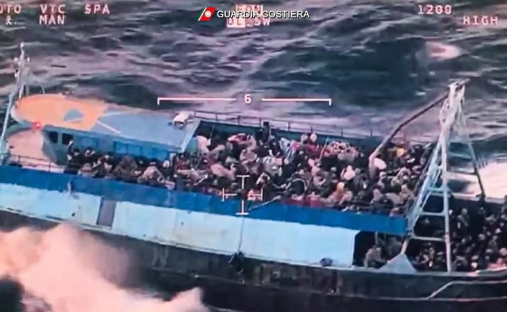 Rescatan a más de mil 300 migrantes que buscaban la costa de Italia con riesgo de naufragio