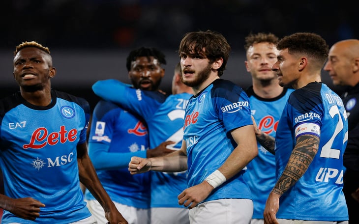 Napoli de Lozano dio otro pasito hacia el Scudetto; venció al Atalanta: 2-0