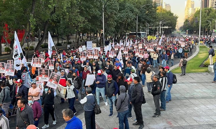 Electricistas marchan sobre Reforma para exigir cárcel a Felipe Calderón