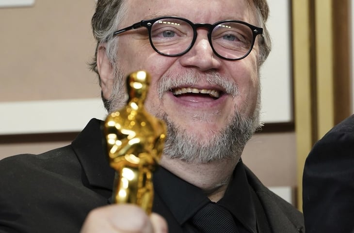 De dar vida a la estatuilla de los Oscar, Guillermo del Toro le hablaría en español