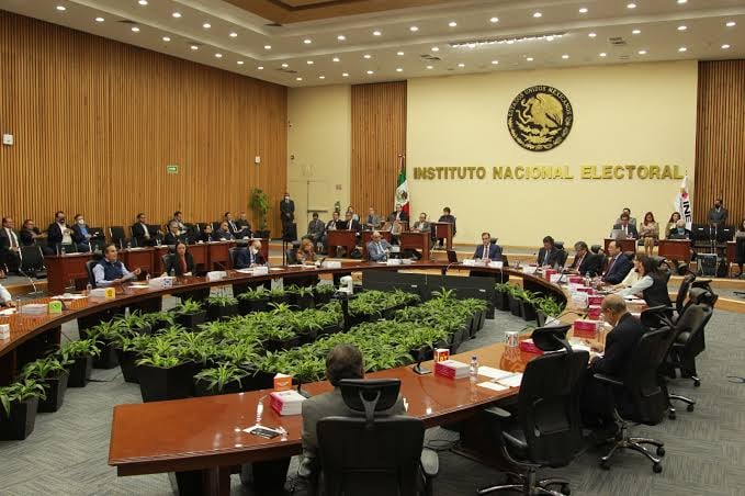 'Confío en magistrados sobre decisión de presidencia de INE'