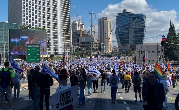 Miles de israelíes salen a las calles a protestar a contra Netanyahu y su reforma judicial