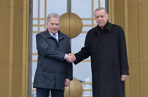 Turquía da luz verde a la entrada de Finlandia en la OTAN