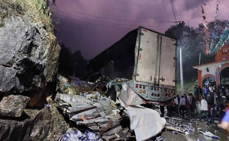 VIDEO: Tráiler se queda sin frenos y embiste a vehículos en Chiapas; hay un muerto y 25 heridos
