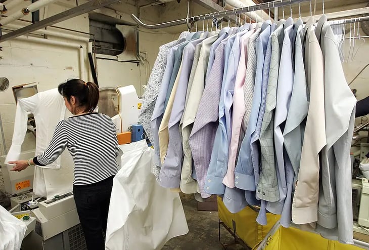 Vinculan el Parkinson a un producto químico para lavar la ropa en seco