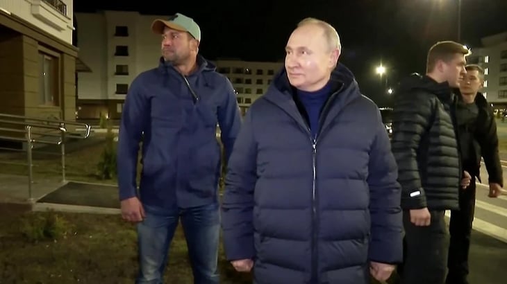 Putin realiza una visita sorpresa a la ciudad ucraniana de Mariúpol, según medios rusos