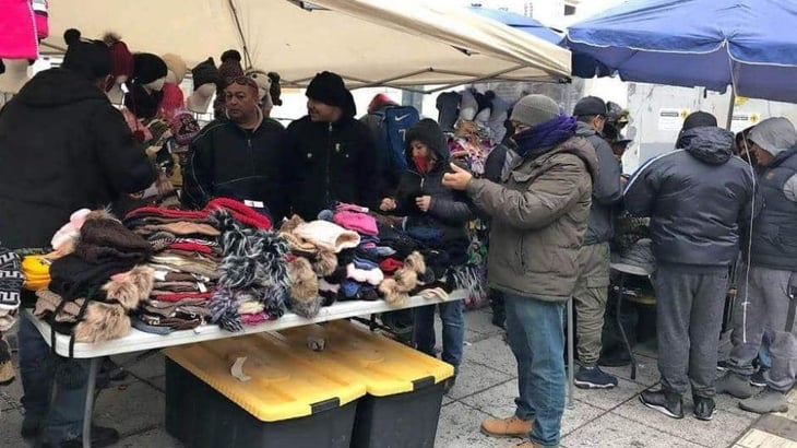 Comerciantes salen a vender sin importar que neve o llueva