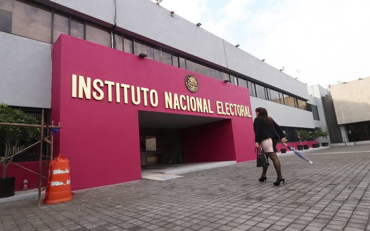 El 'Plan B' de AMLO recorta las facultades del INE sobre partidos
