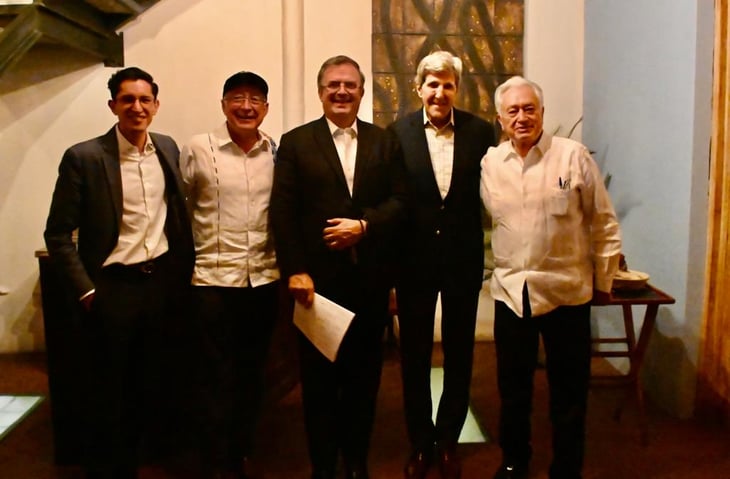 Ebrard recibe a John Kerry previo a su encuentro con AMLO en Oaxaca