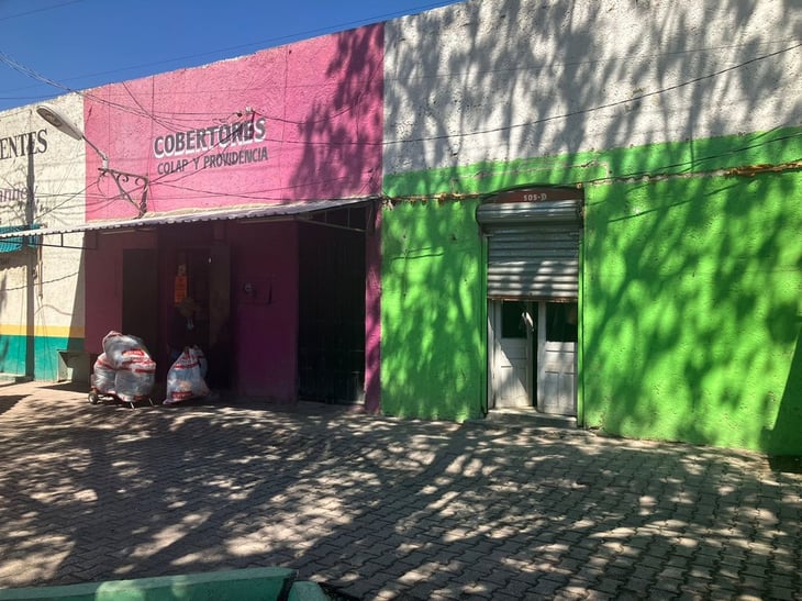 Locatarios del Mercado Zaragoza apoyan en trabajos de remodelación