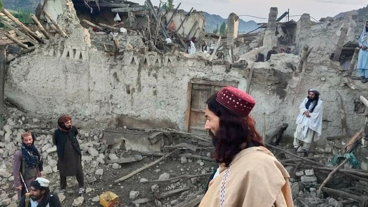 Terremoto sacude Afganistán y Pakistán, deja 13 muertos 