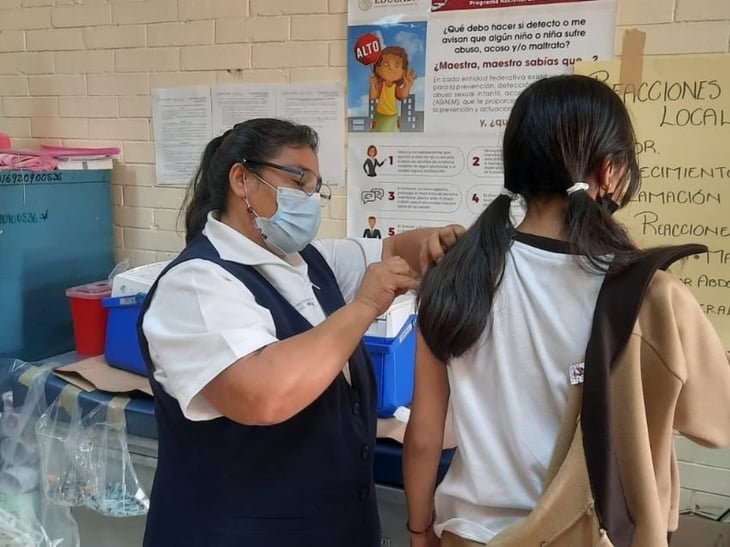  Alumnas vacunadas contra el virus del papiloma en Monclova 