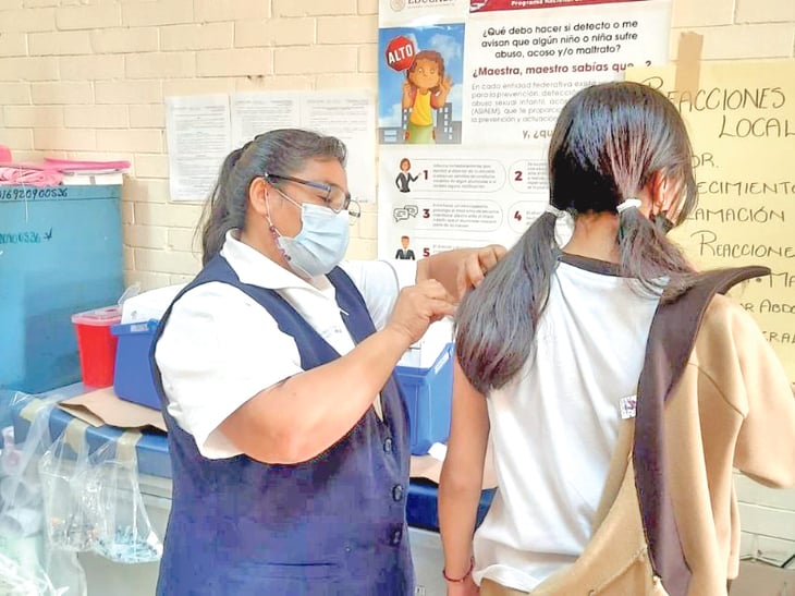 Jóvenes son vacunadas contra el virus del papiloma 