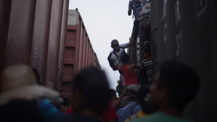En tren de Texas hallan dos migrantes muertos 
