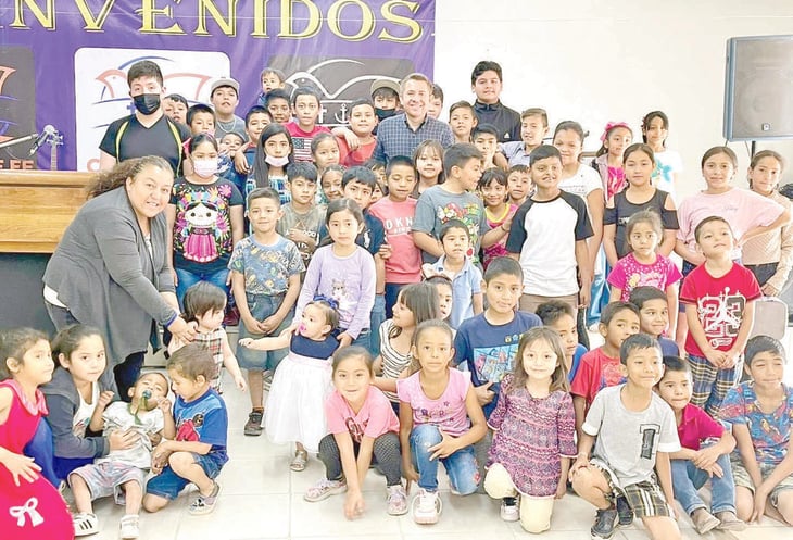 Niños del Centro de Fe reciben al alcalde de San Buenaventura y le brindan un recorrido