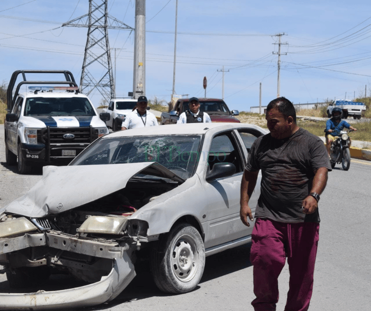 Conductor resulta herido tras estrellar su auto en barreras metálicas de la avenida Las Torres