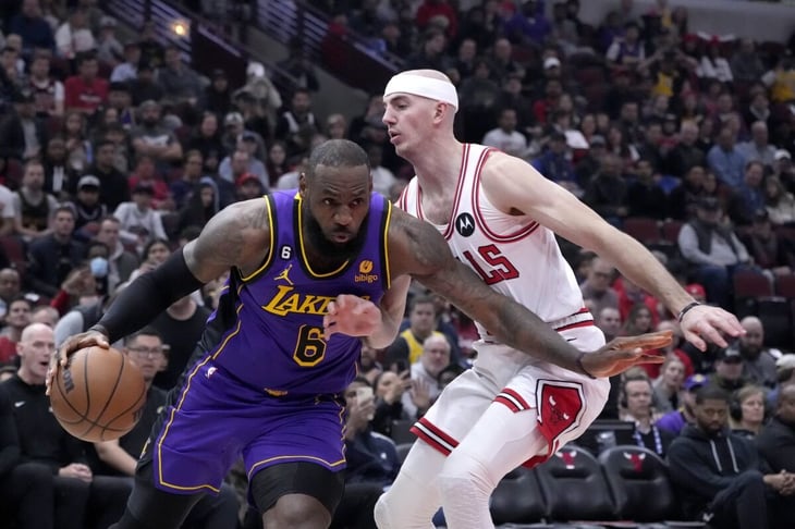 Lakers de la mano de LeBron supera a Bulls