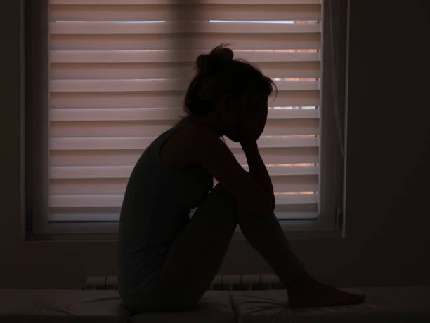 5 comportamientos de una persona que sufre de trauma emocional