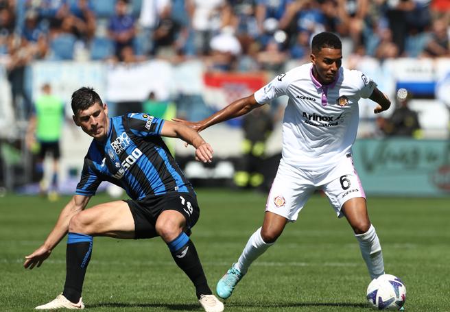 Johan Vásquez con destino al descenso en Serie A; Cremonese cayó ante Atalanta: 3-1