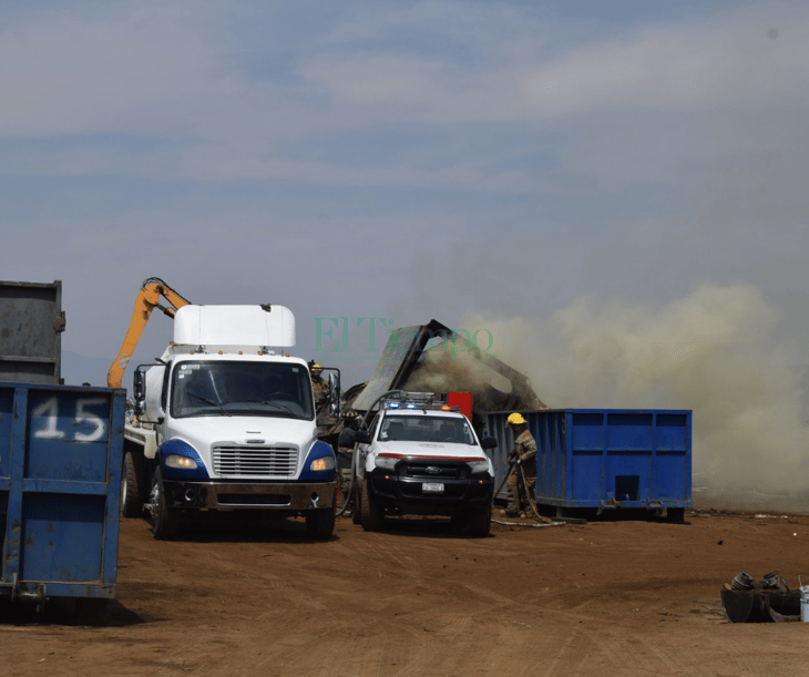 Camión 'Pa'l Kilo' arde dentro de recicladora