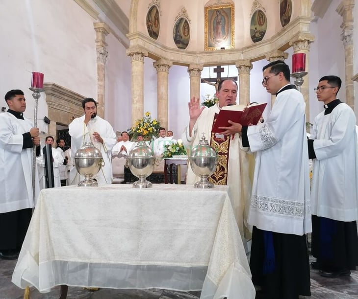 Santiago Apóstol recibe al Obispo con la Misa Crismal