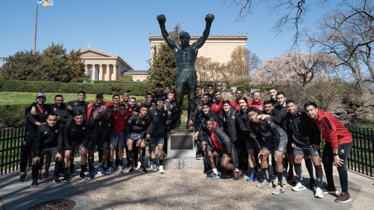 Atlas visitó la estatua de Rocky Balboa previo a su encuentro por la Concacaf Liga de Campeones