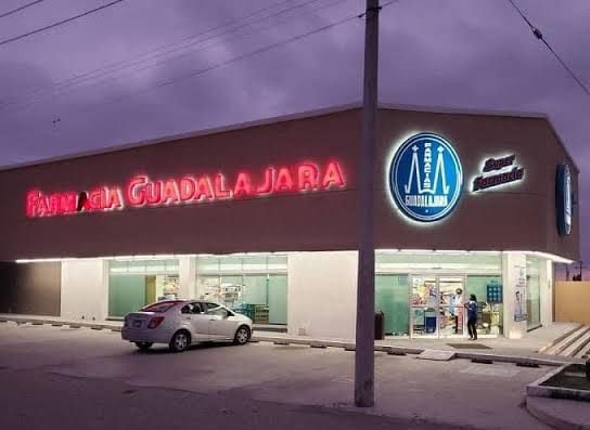 Asaltan farmacia Guadalajara ; se llevaron 25 mil pesos