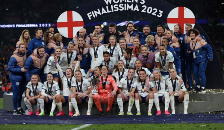 Inglaterra vence dramáticamente en penales a Brasil en la Finalissima Femenina