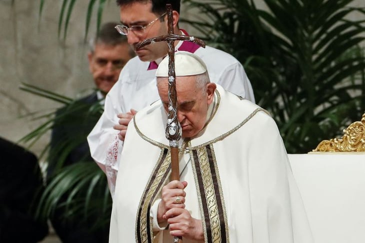 El papa no acudirá al Coliseo para el Viacrucis y lo seguirá en el Vaticano