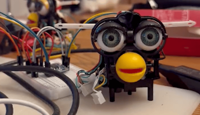 Conecta un Furby con IA y lanza predicción perturbadora