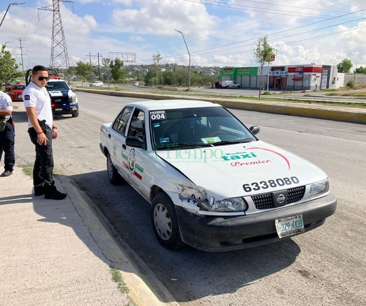 Trailero choca taxi en la colonia Santa Lucia de Monclova