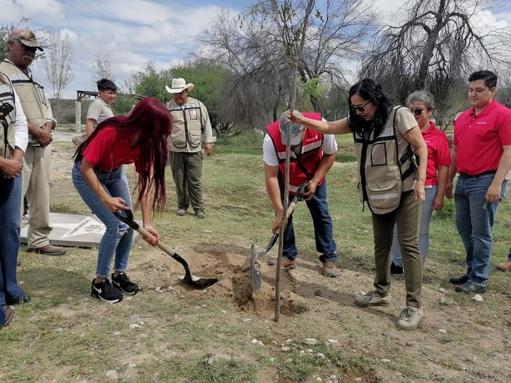 Alphabet México dona árboles y chalecos a Ecoparque