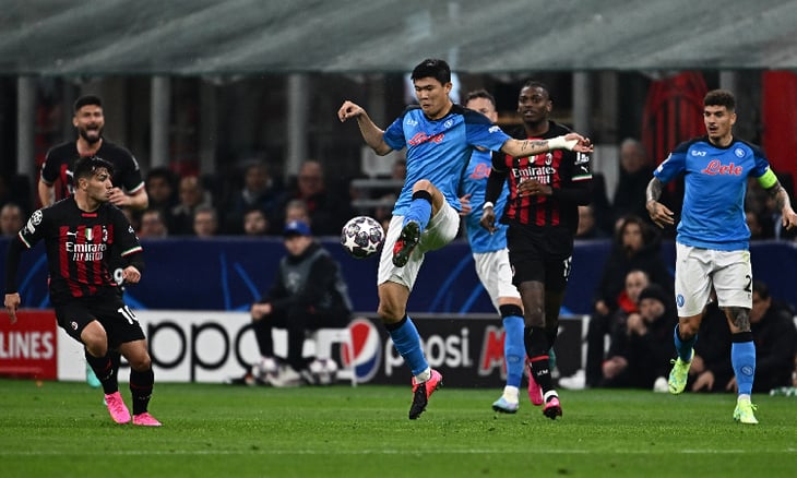 El Milan reduce al Nápoles y está a un paso de semifinales Champions