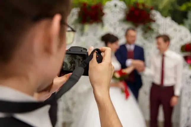 Una mujer divorciada exige el reembolso al fotógrafo de su boda cuatro años después