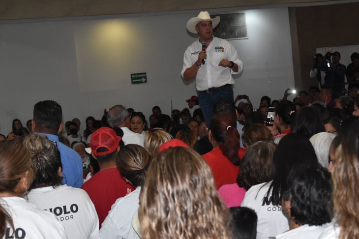 Alfredo Paredes promete garantizar educación para los hijos de los obreros de AHMSA 