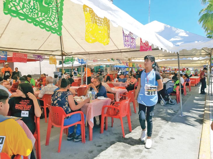 'Día del Taco' inicia con éxito en Monclova, asisten miles de personas
