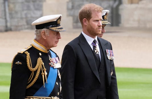 Príncipe Harry habló sinceramente con Carlos III antes de su anuncio de que asistirá a la coronación