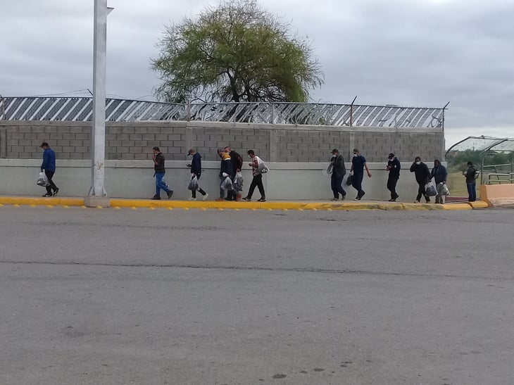 INM y Coahuila apoyan a mexicanos deportados