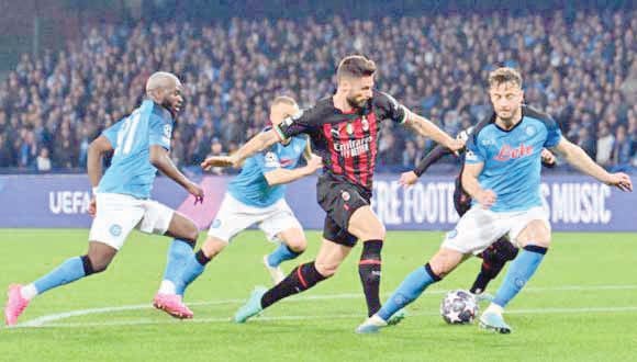 Milan eliminaron al Napoli del Chucky Lozano en la Champions 