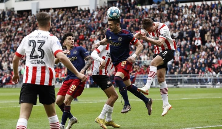 Guti y el PSV golearon al Ajax; Edson Álvarez y Jorge Sanchéz se despiden del título