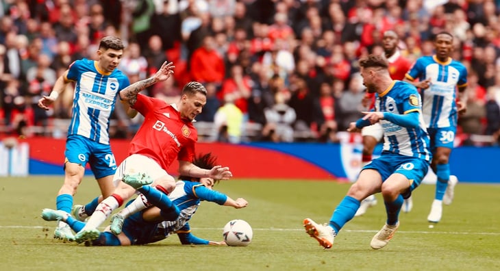 Manchester United sobrevive en penales ante Brighton y desafiará al City por el título de la Copa de Inglaterra