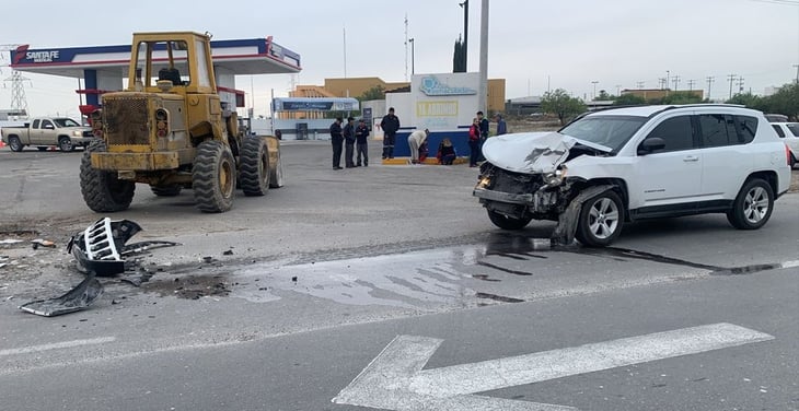 Una retroexcavadora provocó accidente vial en el bulevar República