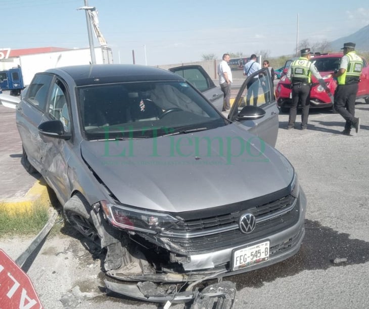 Universitario termina lesionado en choque en la carretera Monclova-Sabinas