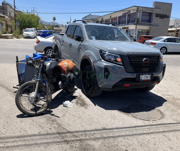 Motociclista termina lesionado tras chocar contra camioneta