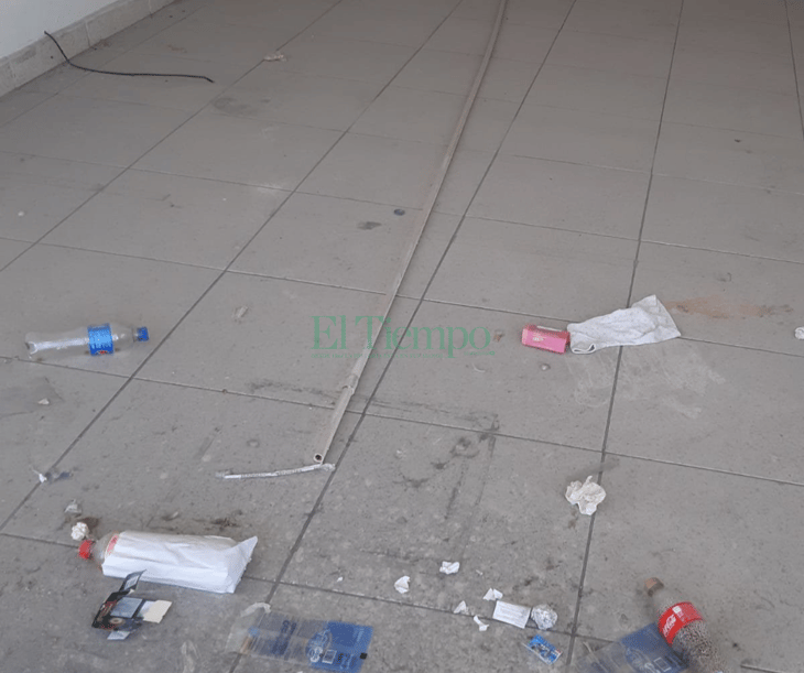 Locales vacíos en el Centro de Monclova repletos de basura