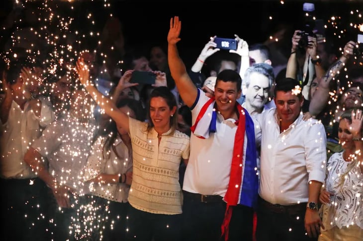 Santiago Peña gana las elecciones de Paraguay tras reñida campaña