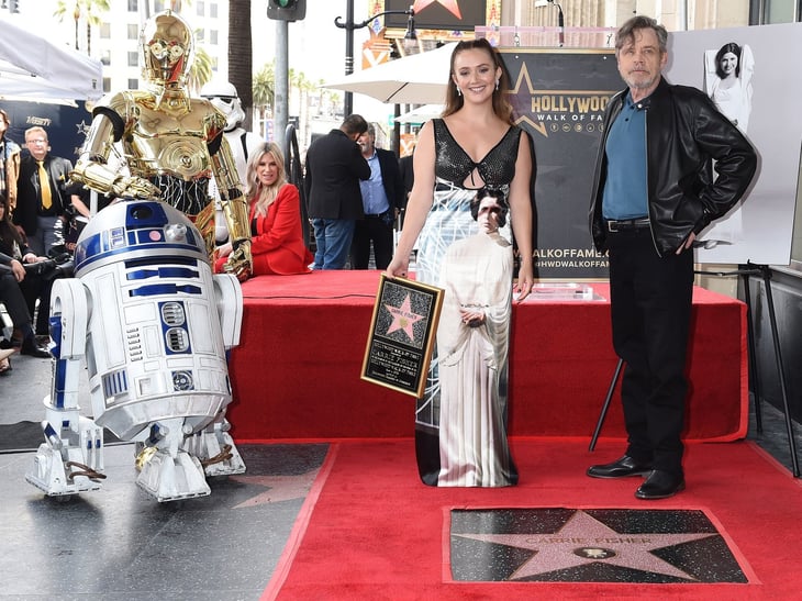 Mark Hamill celebra la estrella de Carrie Fisher en Hollywood