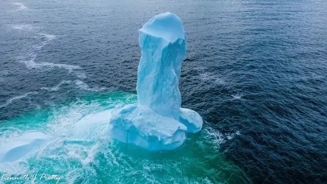 Sí, hay un iceberg fálico frente a la costa de Canadá